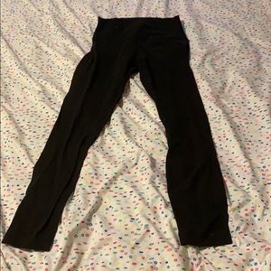 Black Lulu lemon leggings fit: align